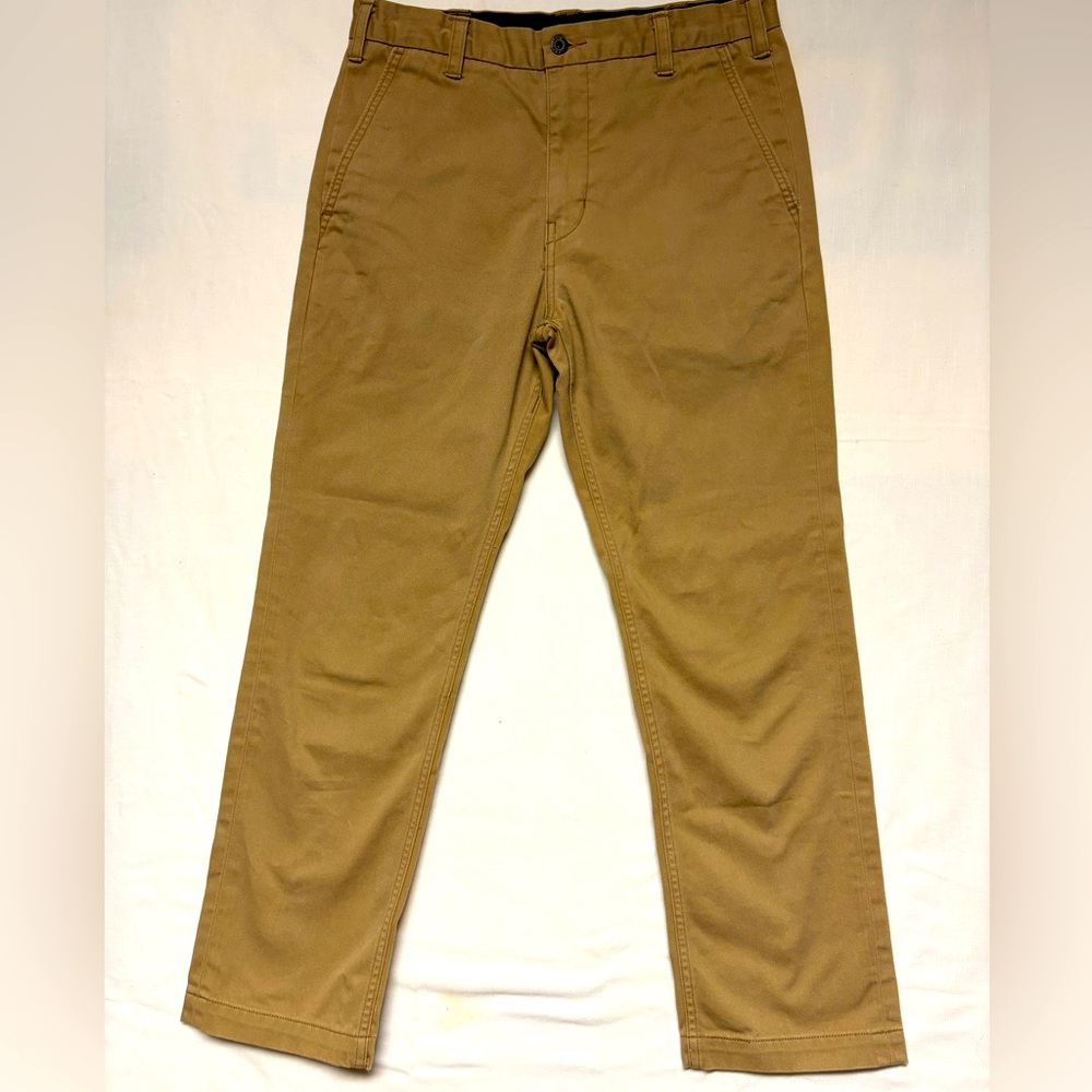 Levi’s Men’s Kaki Chino Pants Confort & Durability Straight Fit Casual Workwear